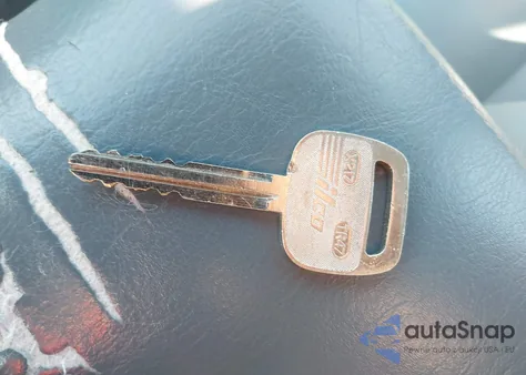 2000 Toyota Camry Le from USA, damaged, VIN JT2BG22K4Y0455775